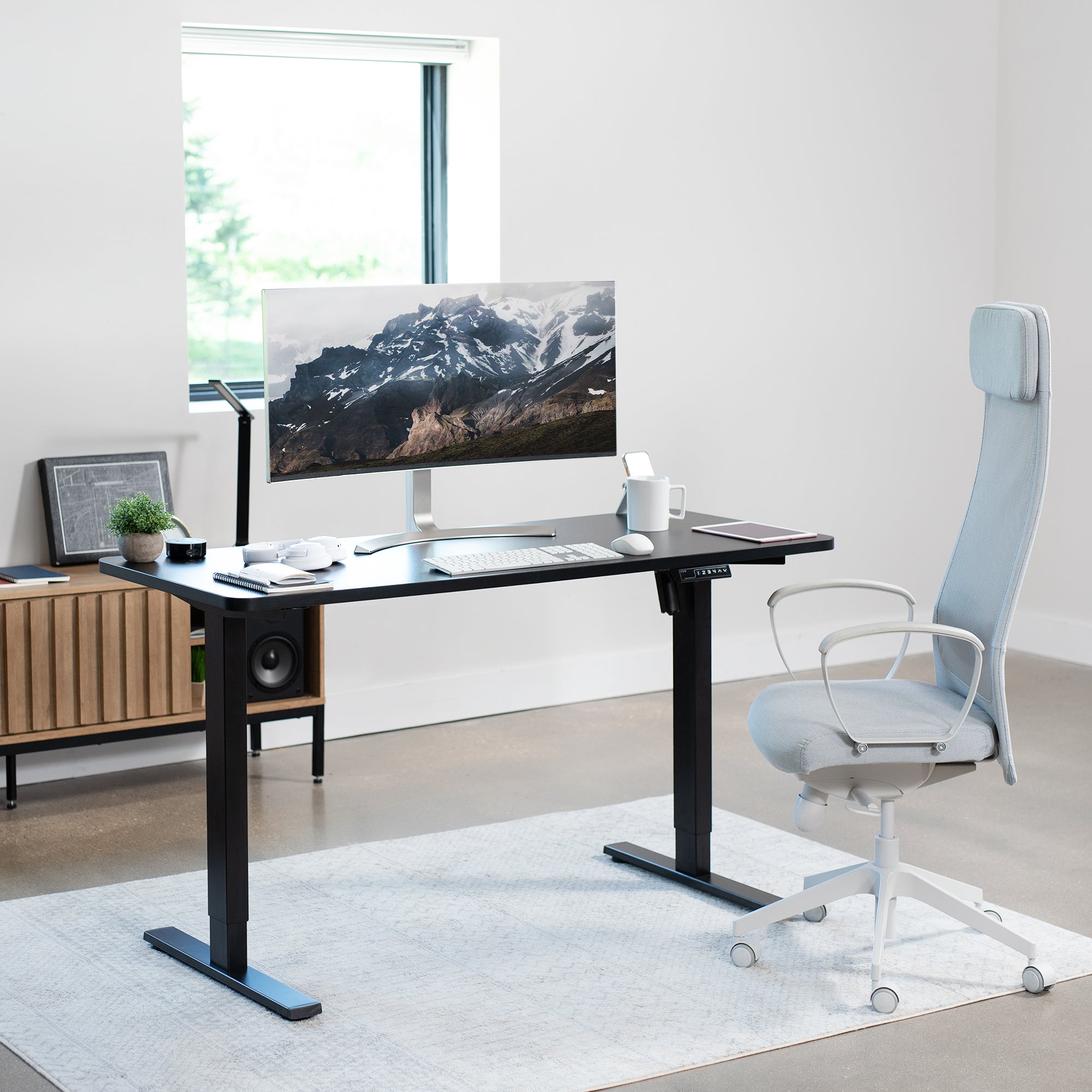 Standing height adjustable electric desk from VIVO.