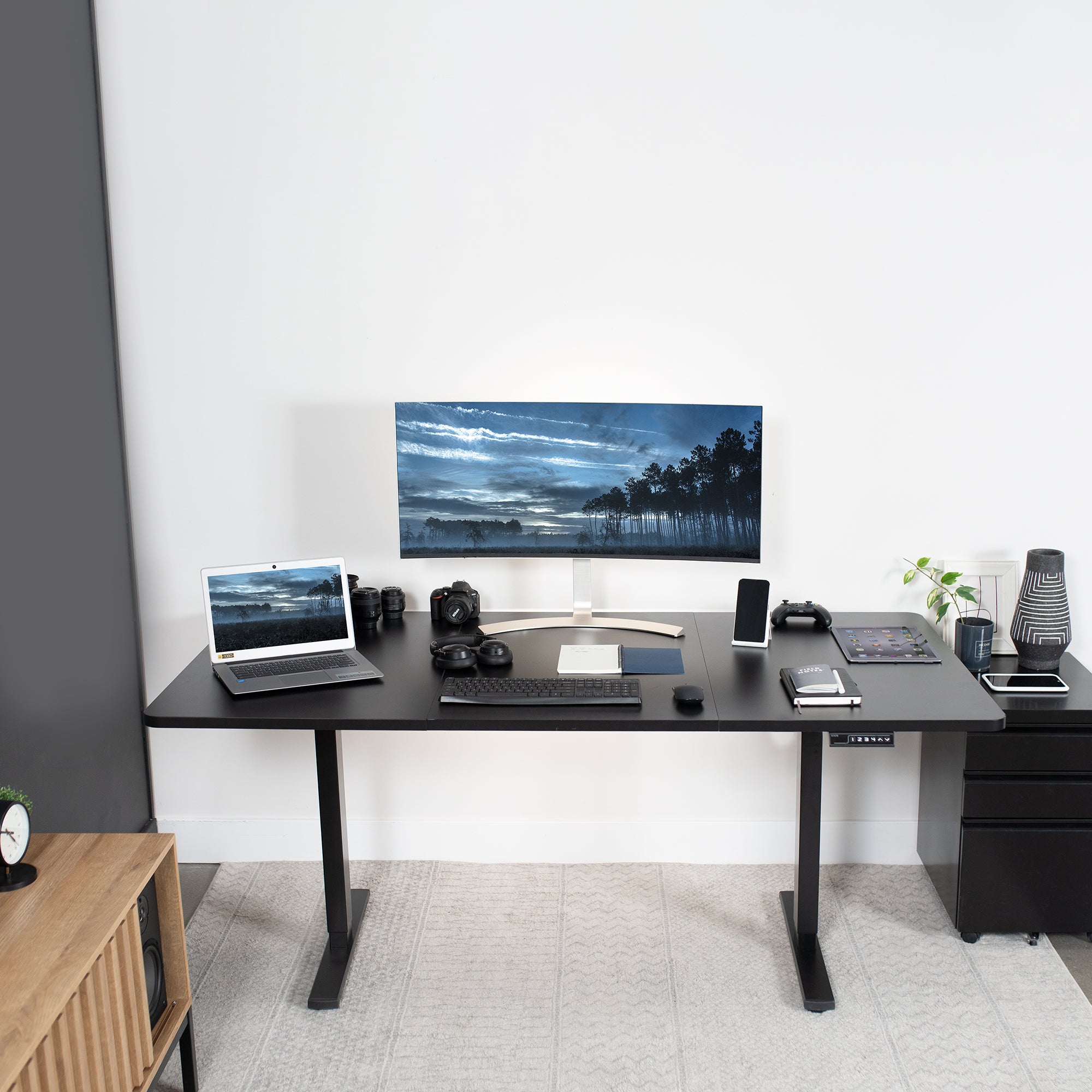 Advanced desk frame design with large weight capacity and powerful motor.