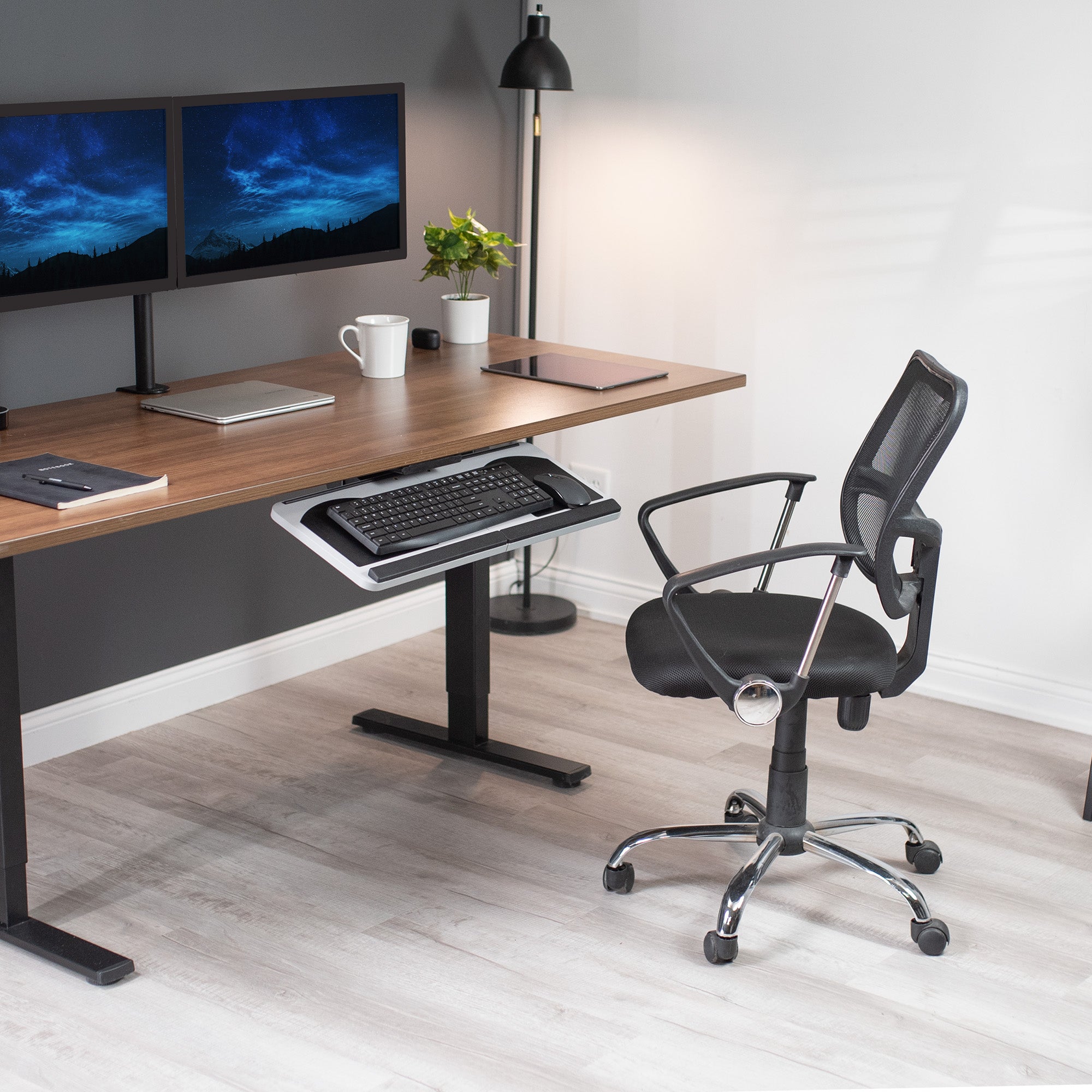 Fully rotating keyboard tray that can be stored under your desk when not in use.